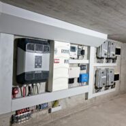 PV-Anlage mit Elektrospeicher für ein Maiensäss in Falera, erzeugt und speichert saubere Energie.