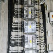 Photovoltaikanlage auf dem Flachdach des BC-Tech Gewerbegebäudes in Domat/Ems mit über 300 kWp Leistung, installiert von Solpic AG.