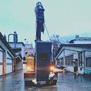 Erster Hypercharger zwischen Chur und Brig jetzt in Betrieb – Schnellladestation für Elektroautos in den Schweizer Alpen.