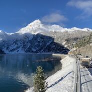 Winterstromproduktion an Infrastrukturbauten (Stützmauer) bei Punt Dal Gall – Beitrag zur Versorgungssicherheit in der Schweiz.